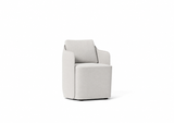 Silla Serene base a suelo LDPE de Joquer. Simulación orientativa del color Crevin Sublim 01 a partir de fotografía de referencia.