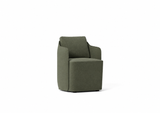 Silla Serene base a suelo LDPE de Joquer. Simulación orientativa del color Crevin Sublim 32 a partir de fotografía de referencia.