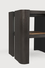 Mesa auxiliar Panel de Ethnicraft · Teca marrón oscuro y ratán Roasted · detalle o ambiente