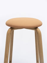 Taburete Tam H75 Madera de Ondarreta, detalle