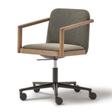 Sillón Urmus madera base 5 ruedas - Blasco&Vila · fotografía del modelo