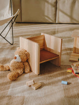 Taburete Delta - Isist, en ambiente junto al sofá - Isist Atelier