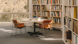 Silla Orma Soft Cuero - Isist, en ambiente de biblioteca - Isist Atelier